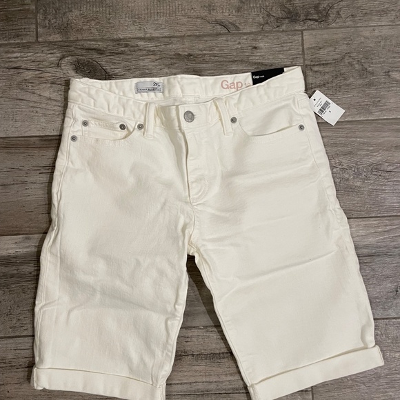 ❤️ GAP SKINNY BERMUDA WHITE CUFFED SHORTS SIZE 26 NEW - Picture 2 of 5